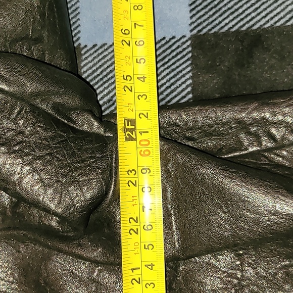 Vintage. 90s. Robert Comstock. Heavy leather bomber jacket. Men's size 44 Large - Picture 8 of 16